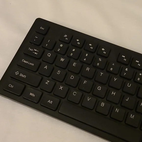 Wireless Keyboard Model: G9300 - Picture 12 of 13